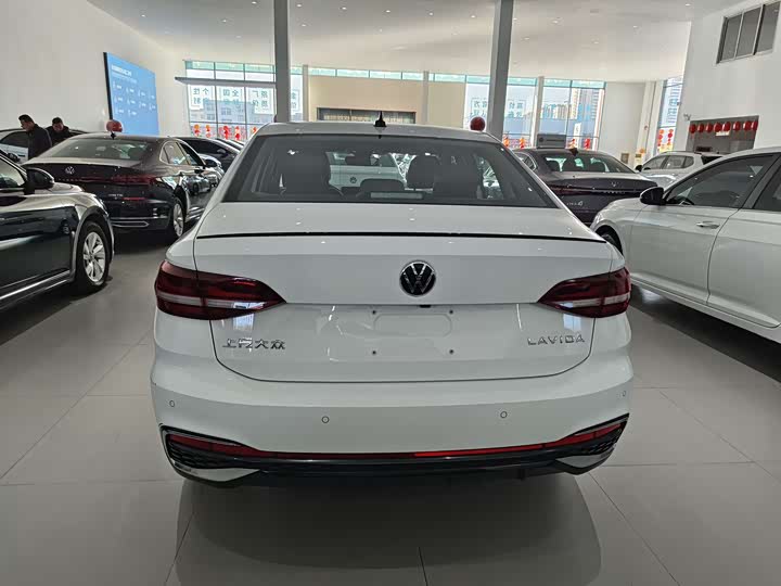 Фото 9 - Volkswagen Lavida