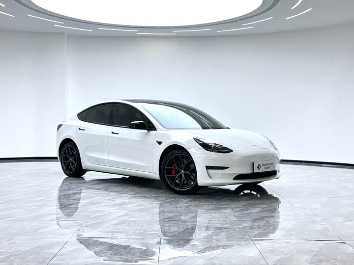 Фото 2 - Tesla Model 3