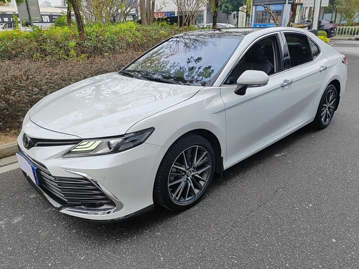 Фото 2 - Toyota Camry