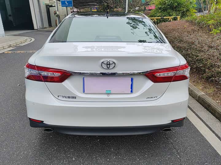 Фото 5 - Toyota Camry