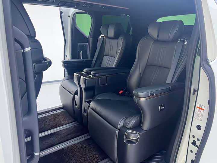 Toyota Alphard 2021 2021款 双擎 2.5L 尊贵版