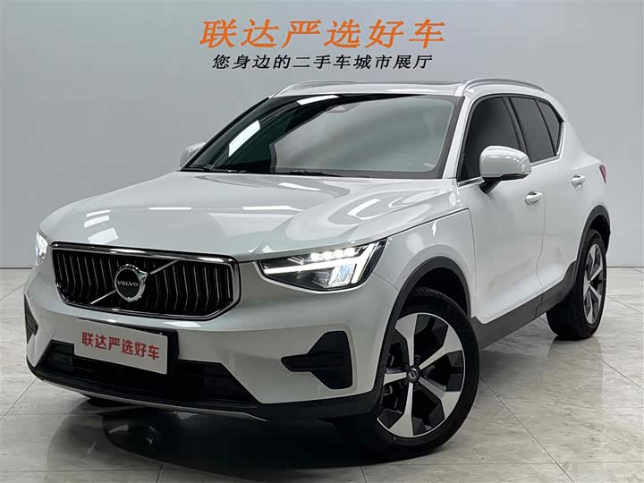 Фото 1 - Volvo XC40