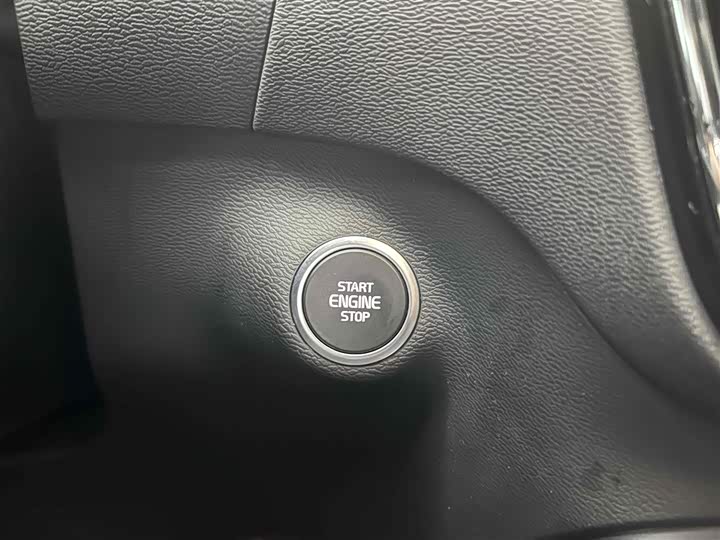 Фото 4 - Volvo XC40