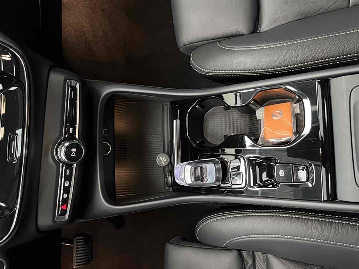 Фото 5 - Volvo XC40