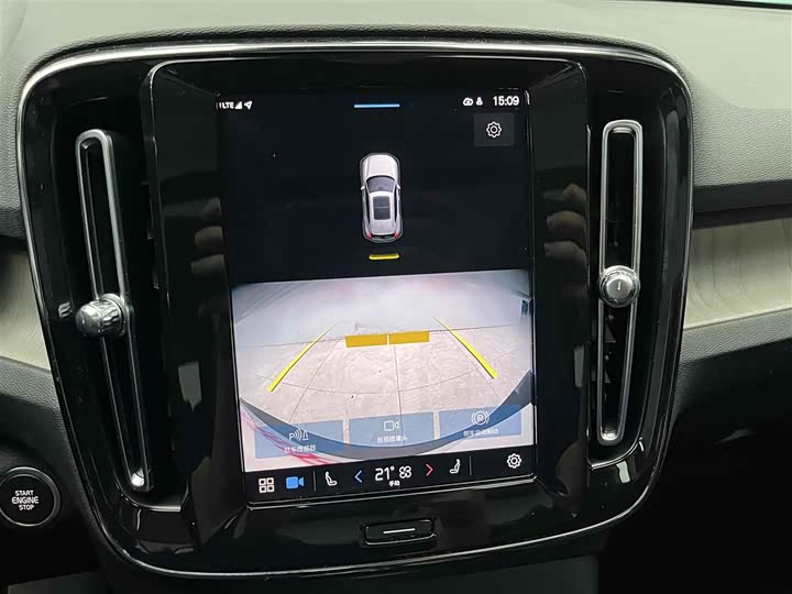 Фото 7 - Volvo XC40