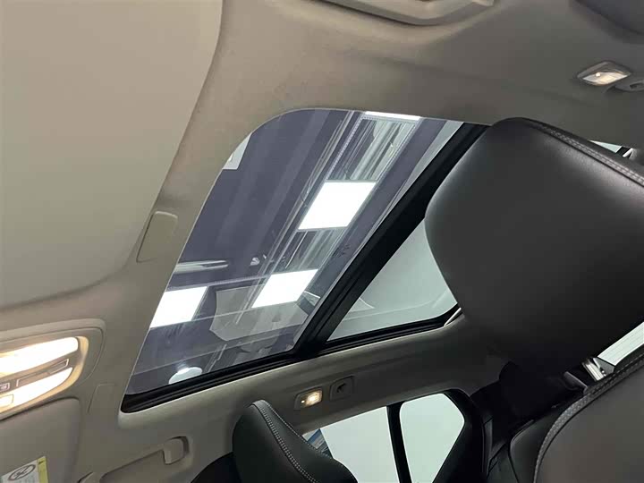 Фото 9 - Volvo XC40