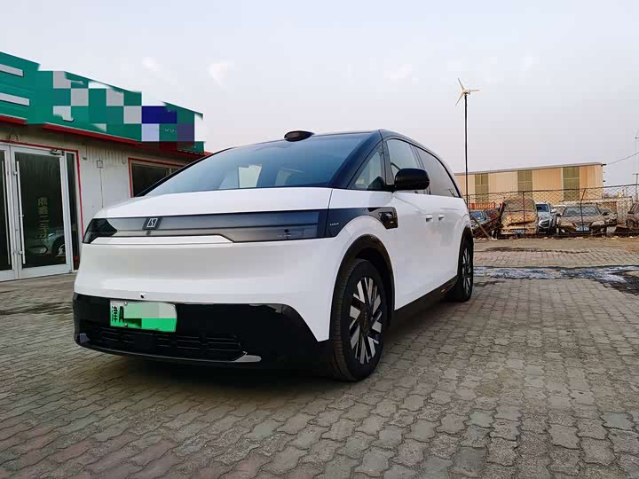 Фото 1 - Zeekr Mix