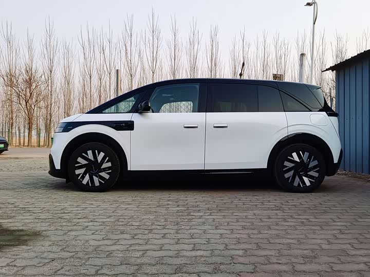 Фото 6 - Zeekr Mix