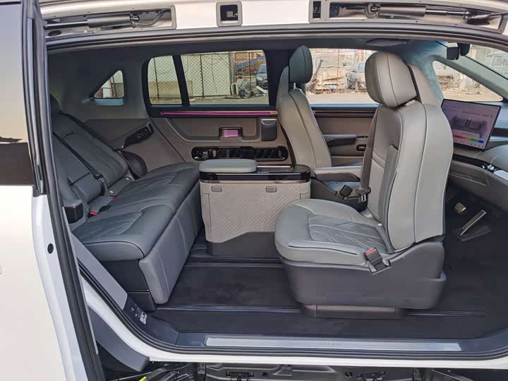 Фото 9 - Zeekr Mix