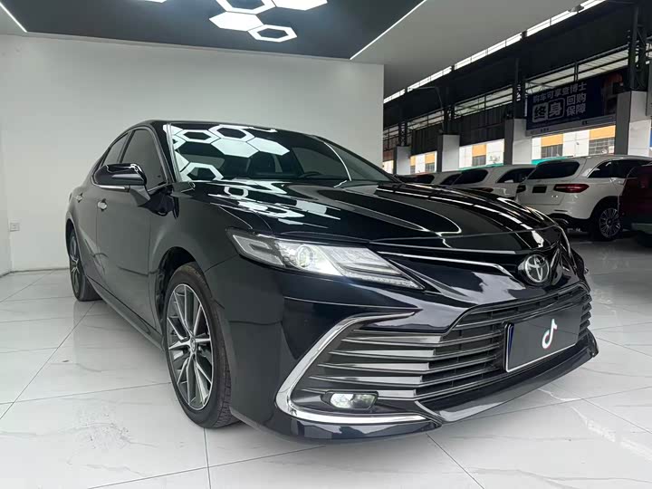 Фото 3 - Toyota Camry