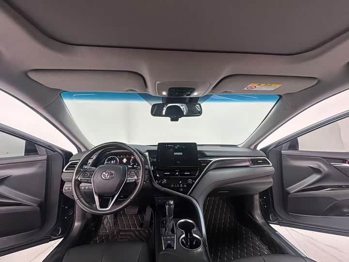 Фото 5 - Toyota Camry