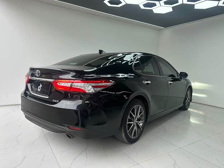 Фото 7 - Toyota Camry