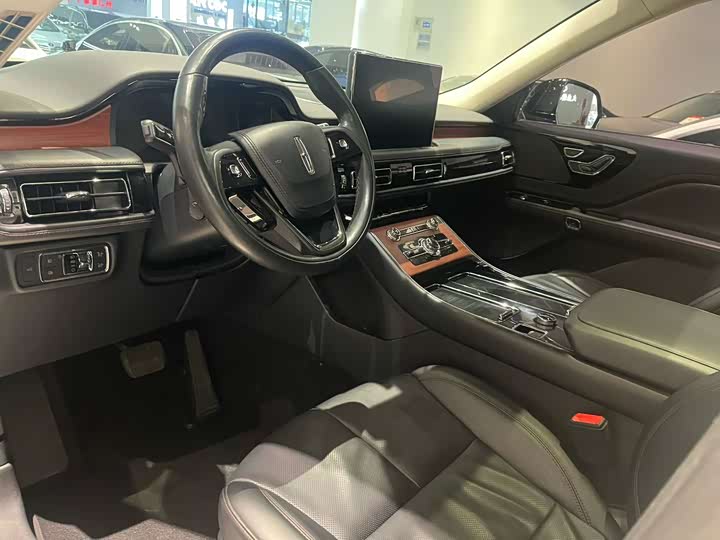 Фото 3 - Lincoln Aviator