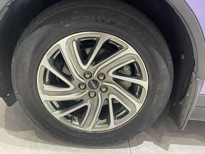 Фото 7 - Lincoln Aviator