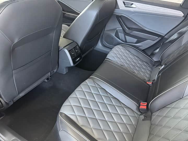 Фото 9 - Volkswagen Sagitar L