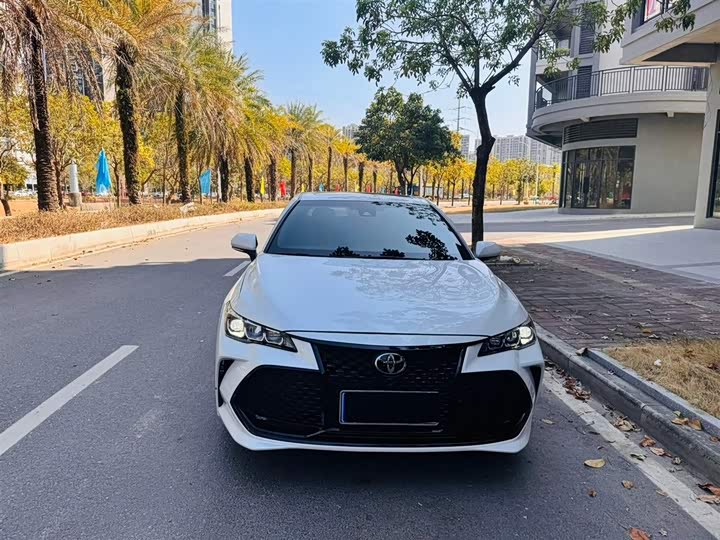 Фото 2 - Toyota Avalon