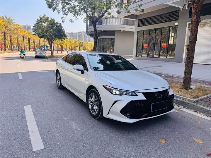 Фото 6 - Toyota Avalon