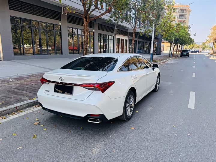 Фото 9 - Toyota Avalon