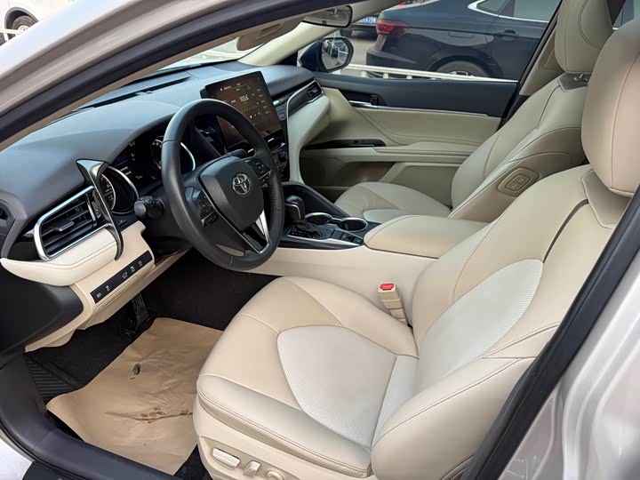 Фото 7 - Toyota Camry