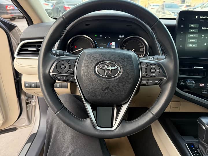 Фото 8 - Toyota Camry