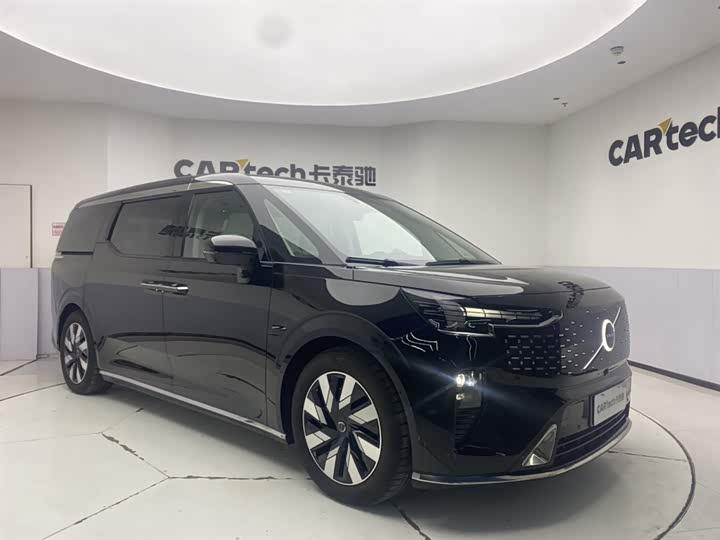 Фото 2 - Volvo EM90