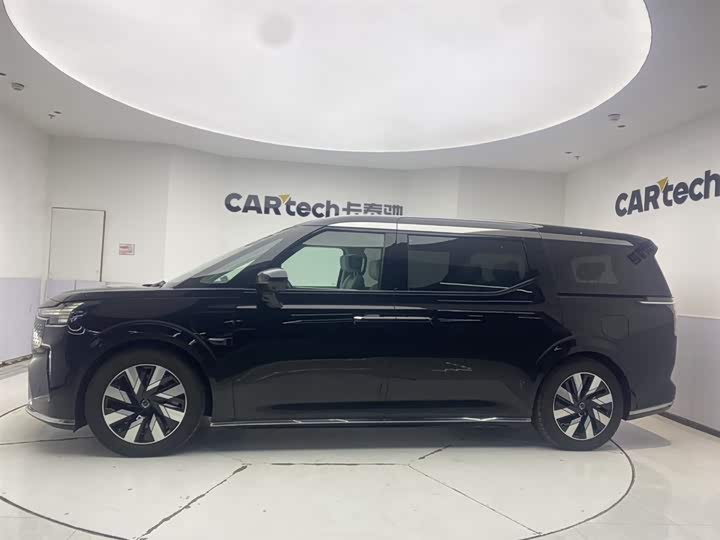 Фото 8 - Volvo EM90