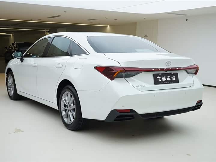 Фото 5 - Toyota Avalon