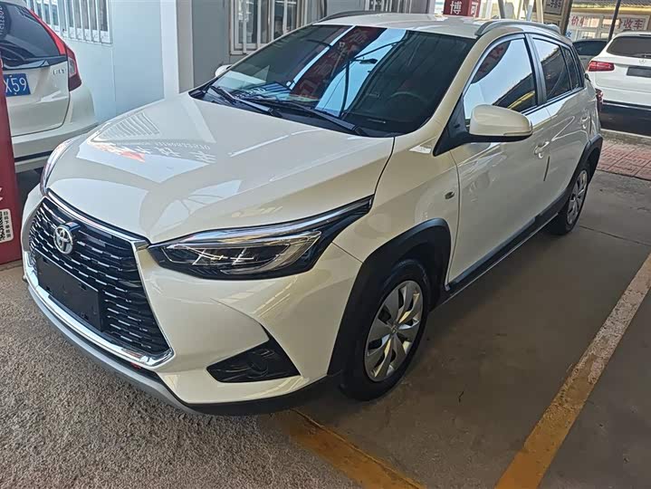 Фото 1 - Toyota Yaris L