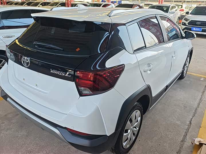 Фото 3 - Toyota Yaris L