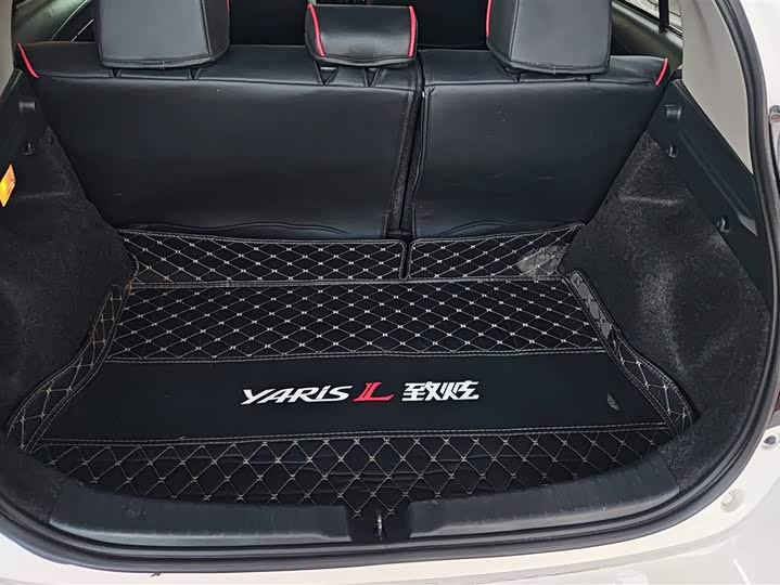 Фото 4 - Toyota Yaris L