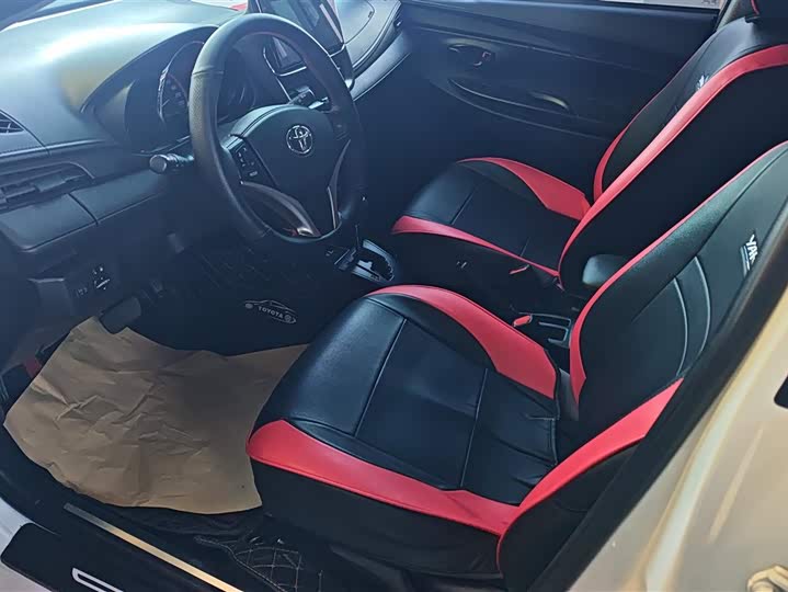 Фото 9 - Toyota Yaris L