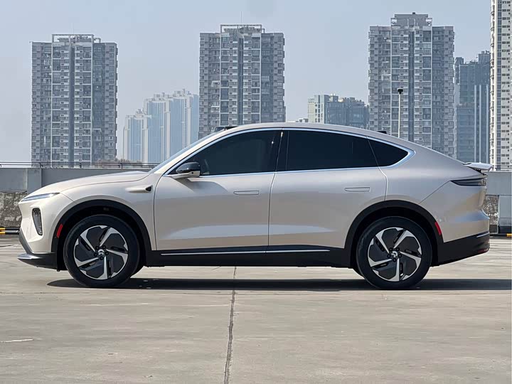 Фото 2 - Nio EC7