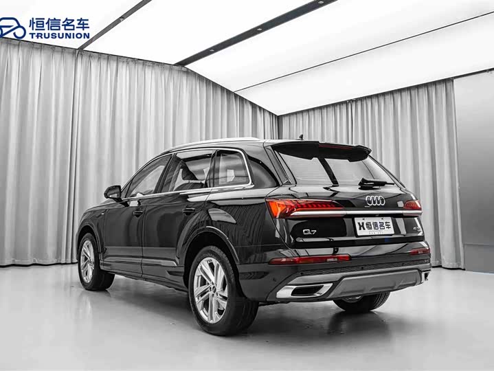 Фото 7 - Audi Q7