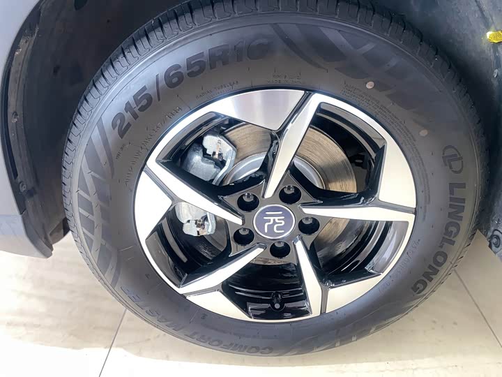 Фото 3 - BYD Yuan Up