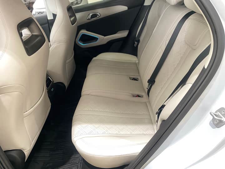 Фото 9 - BYD Yuan Up