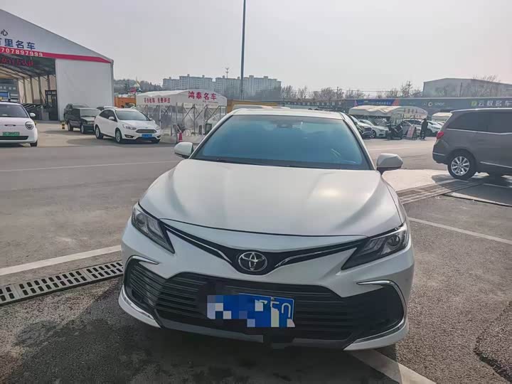 Фото 2 - Toyota Camry