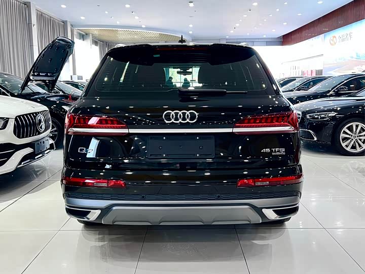 Фото 5 - Audi Q7