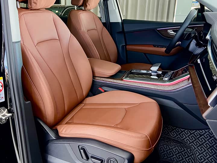 Фото 8 - Audi Q7