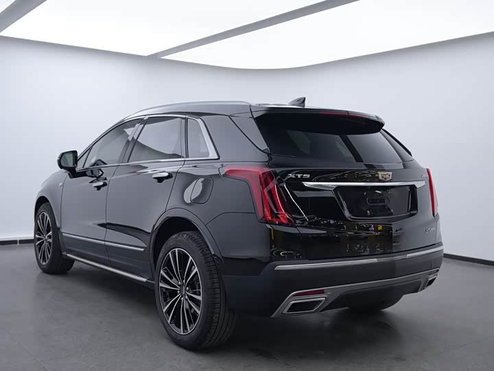 Фото 6 - Cadillac XT5