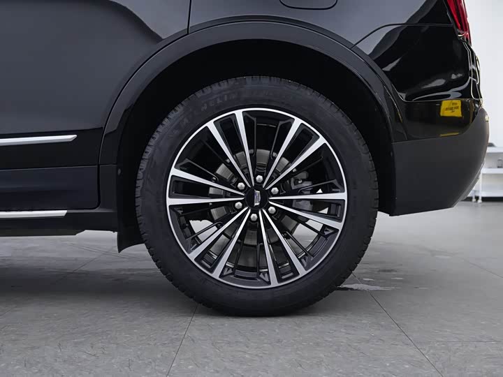 Фото 9 - Cadillac XT5