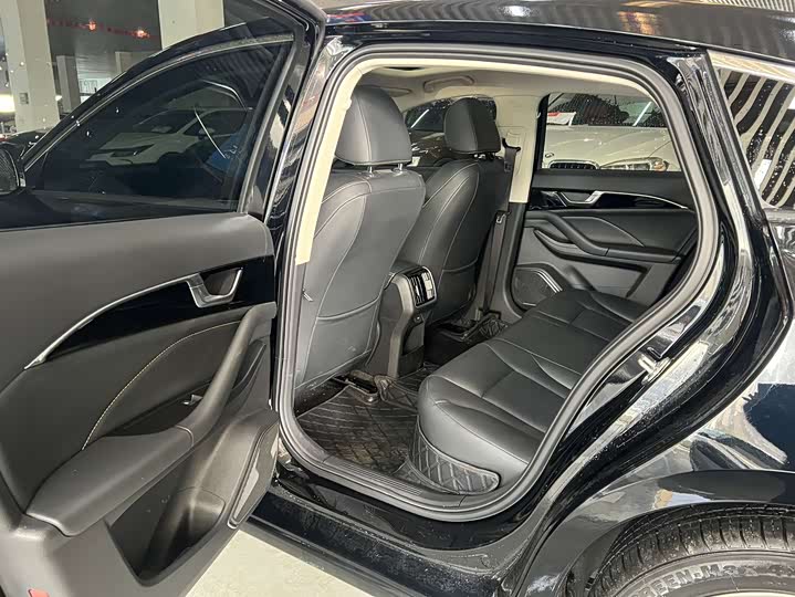 Фото 7 - Bestune B70