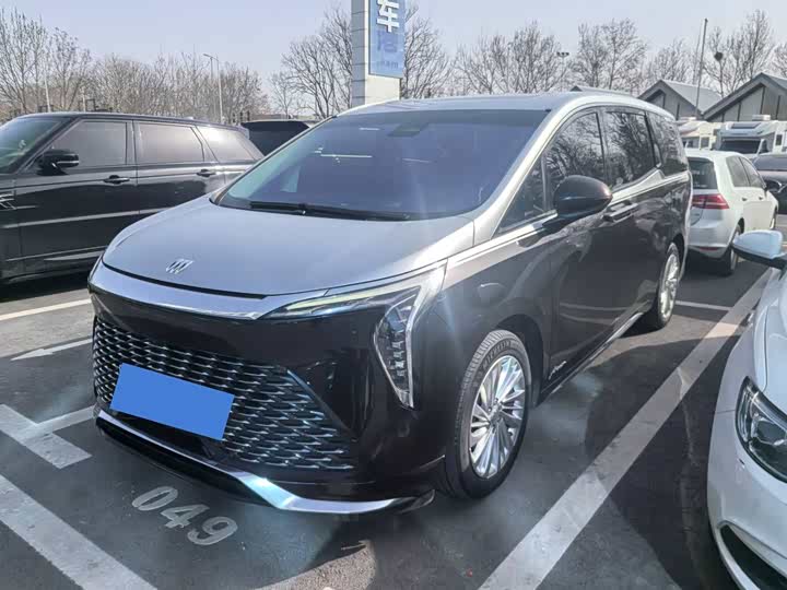 Photo 1 - Buick GL8 Century