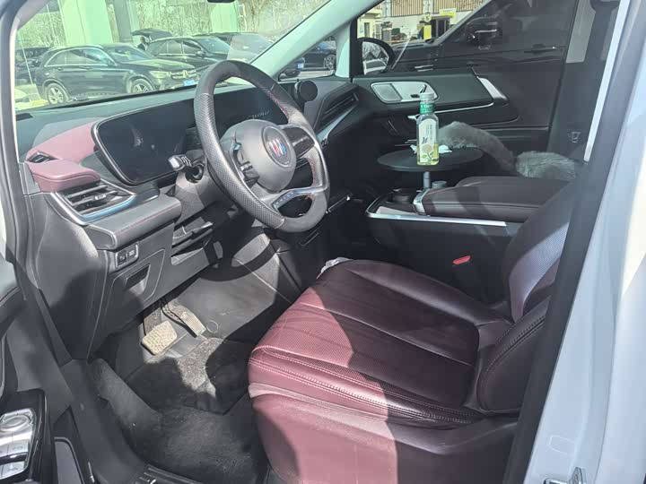 Photo 2 - Buick GL8 Century