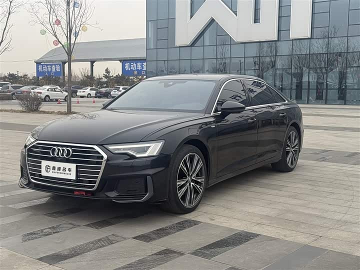 Фото 1 - Audi A6L