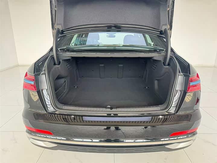 Фото 6 - Audi A6L