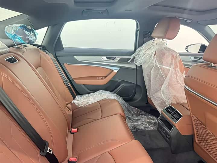 Фото 8 - Audi A6L