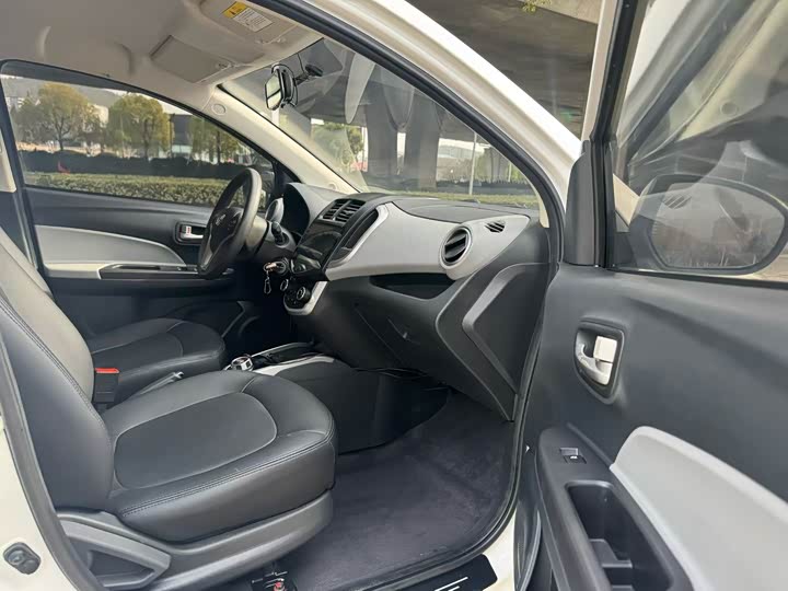 Фото 4 - Changan BenBen EV