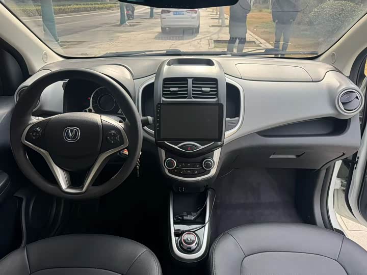 Фото 6 - Changan BenBen EV