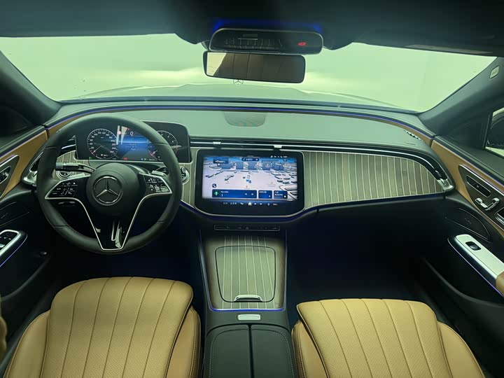 Photo 8 - Mercedes-Benz E-Class