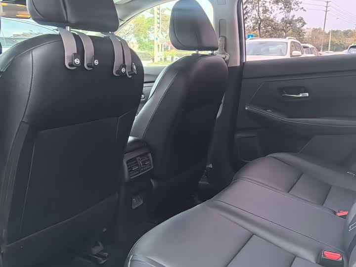 Фото 6 - Nissan Sylphy